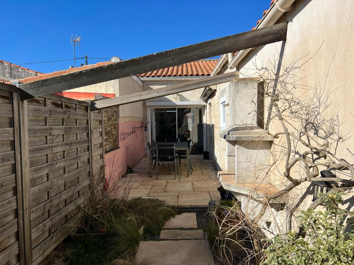 Maison Avec Jardin Et Garage Rochefort  Luaran gambar